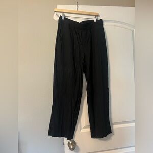 Madewell black pull-on crinkle pants.
